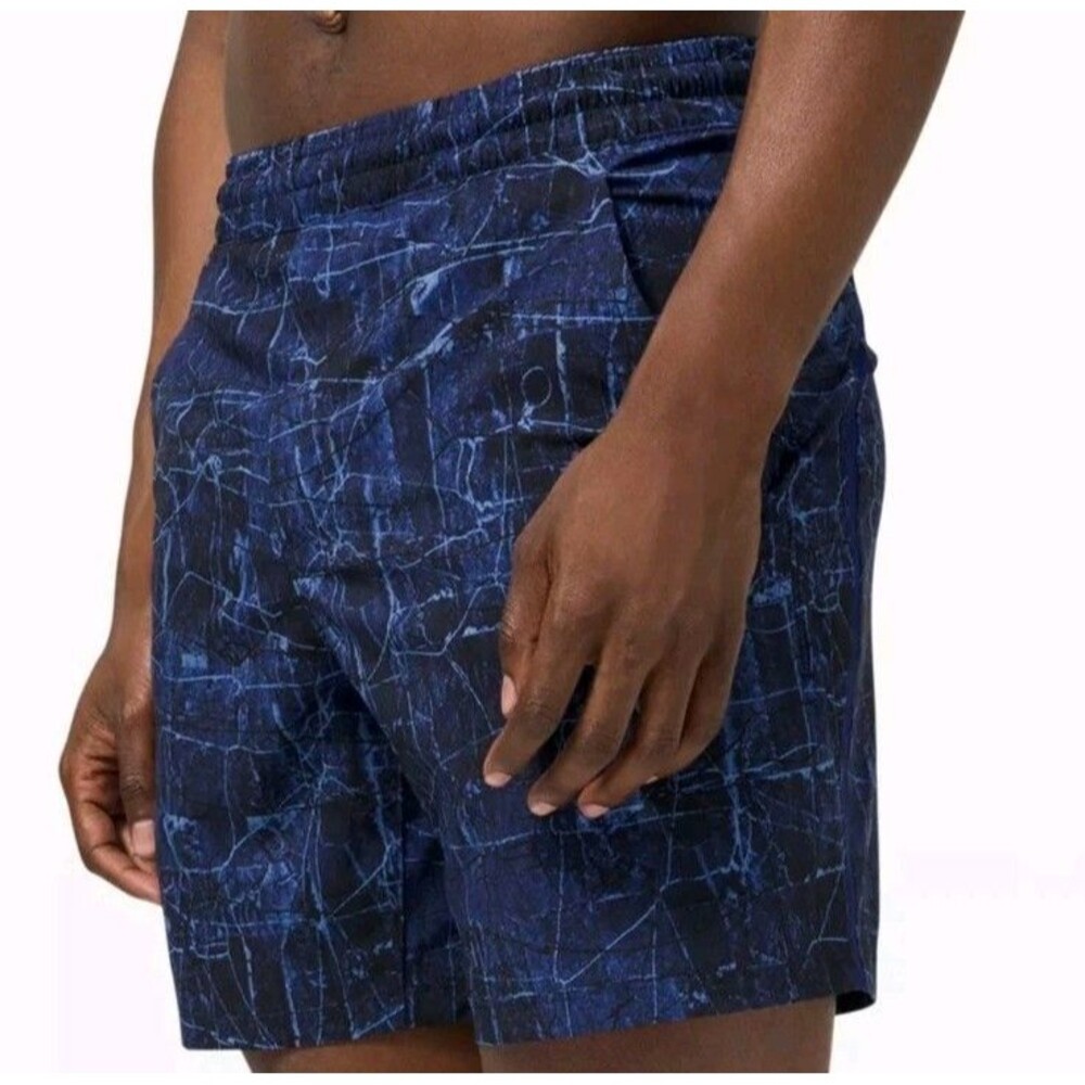 Lululemon Pace Breaker Activewear  Shorts Mens Size M   Blue Linerless